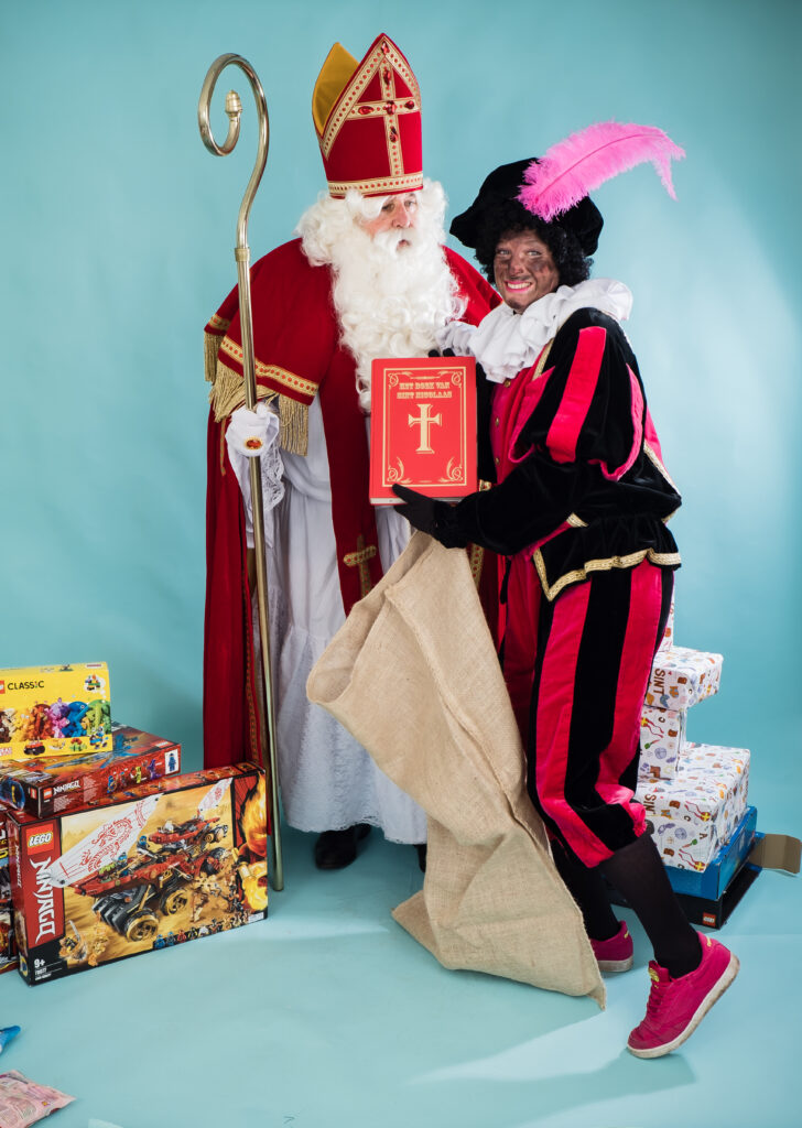 Sinterklaas_kleding_verhuur-_Sminkies-Events_magie_9000_Gent_9050_Ledeberg_Sinterklaasfeest_Sint_Piet_bedrijfsevenement_kinderanimatie_animatie_events_evenement_bedrijfsevent_bedrijfsfeest_bedrijfsevenement_hotel_feestanimatie