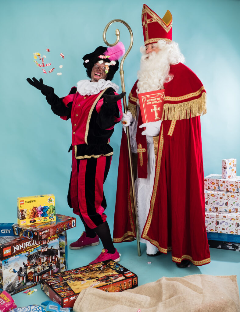 Sinterklaas_kleding_verhuur-_Sminkies-Events_magie_9000_Gent_9050_Ledeberg_Sinterklaasfeest_Sint_Piet_bedrijfsevenement_kinderanimatie_animatie_events_evenement_bedrijfsevent_bedrijfsfeest_bedrijfsevenement_hotel_feestanimatie